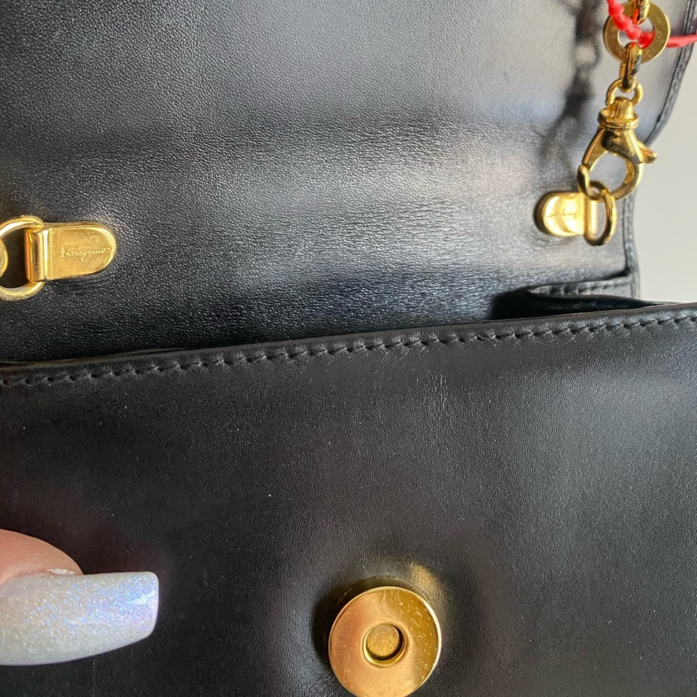 Salvatore Ferragamo BLACK LEATHER CROSSBODY BAG - Picture 9 of 16